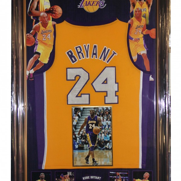 Bryant Kobe signed 8x12 with Official La Lakers Jersey 0120